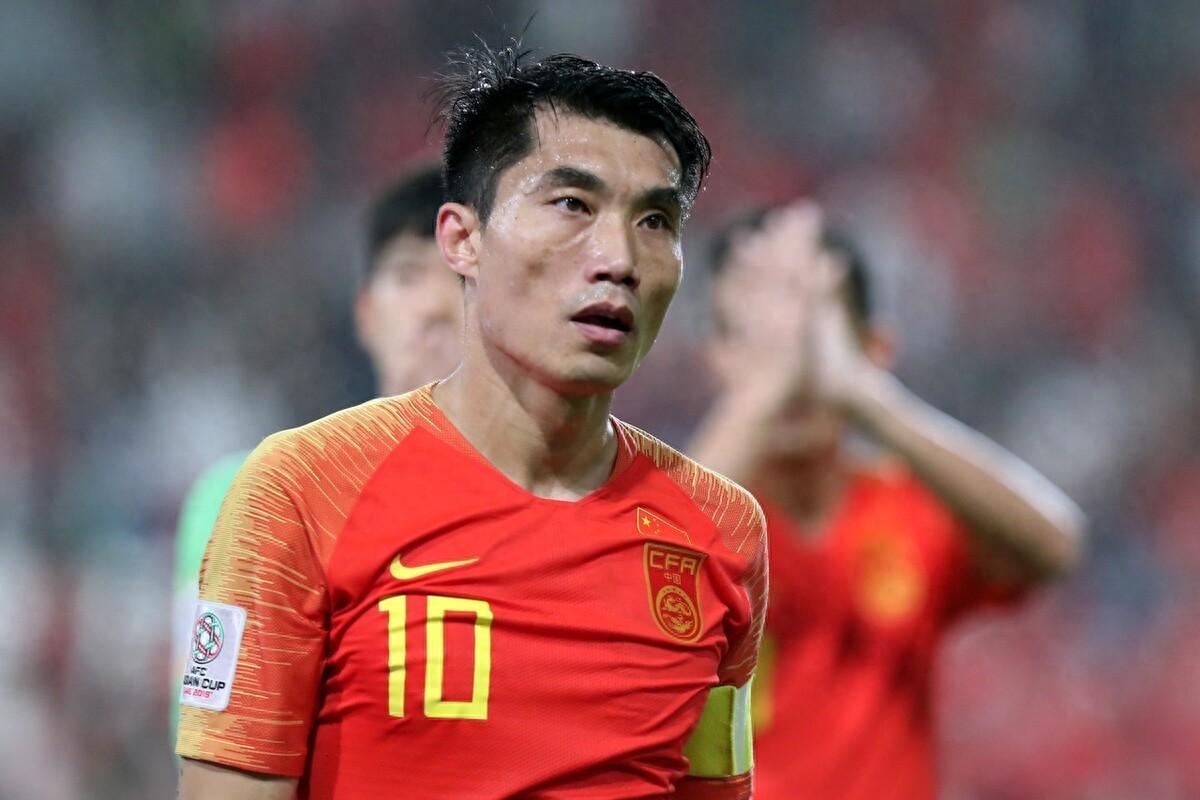 广州恒大主教练因病缺席，球队失去指挥